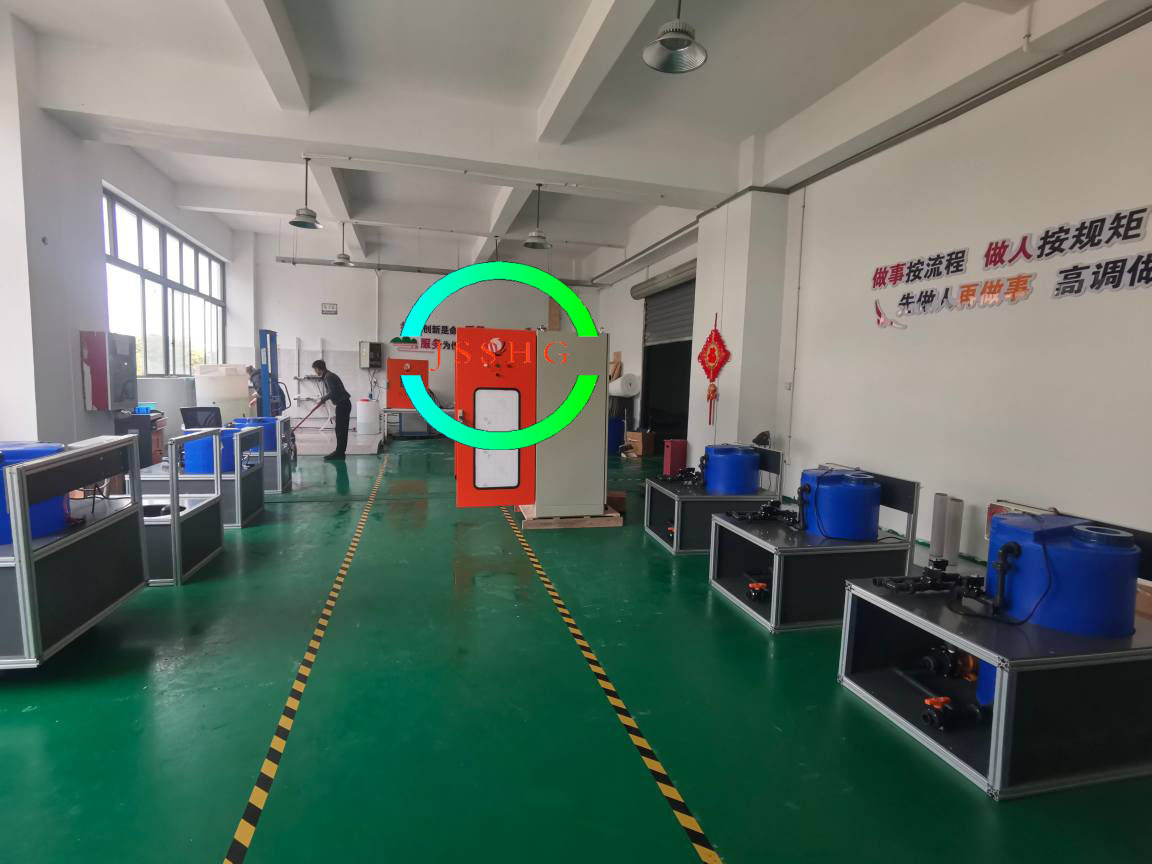 Large efficient sodium hypochlorite generator